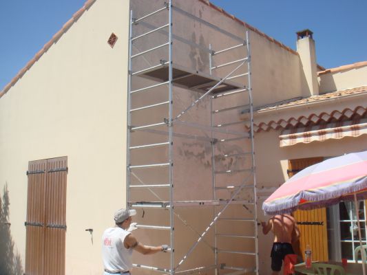 Ravalement d'une façade sur la commune de Berre l'Etang